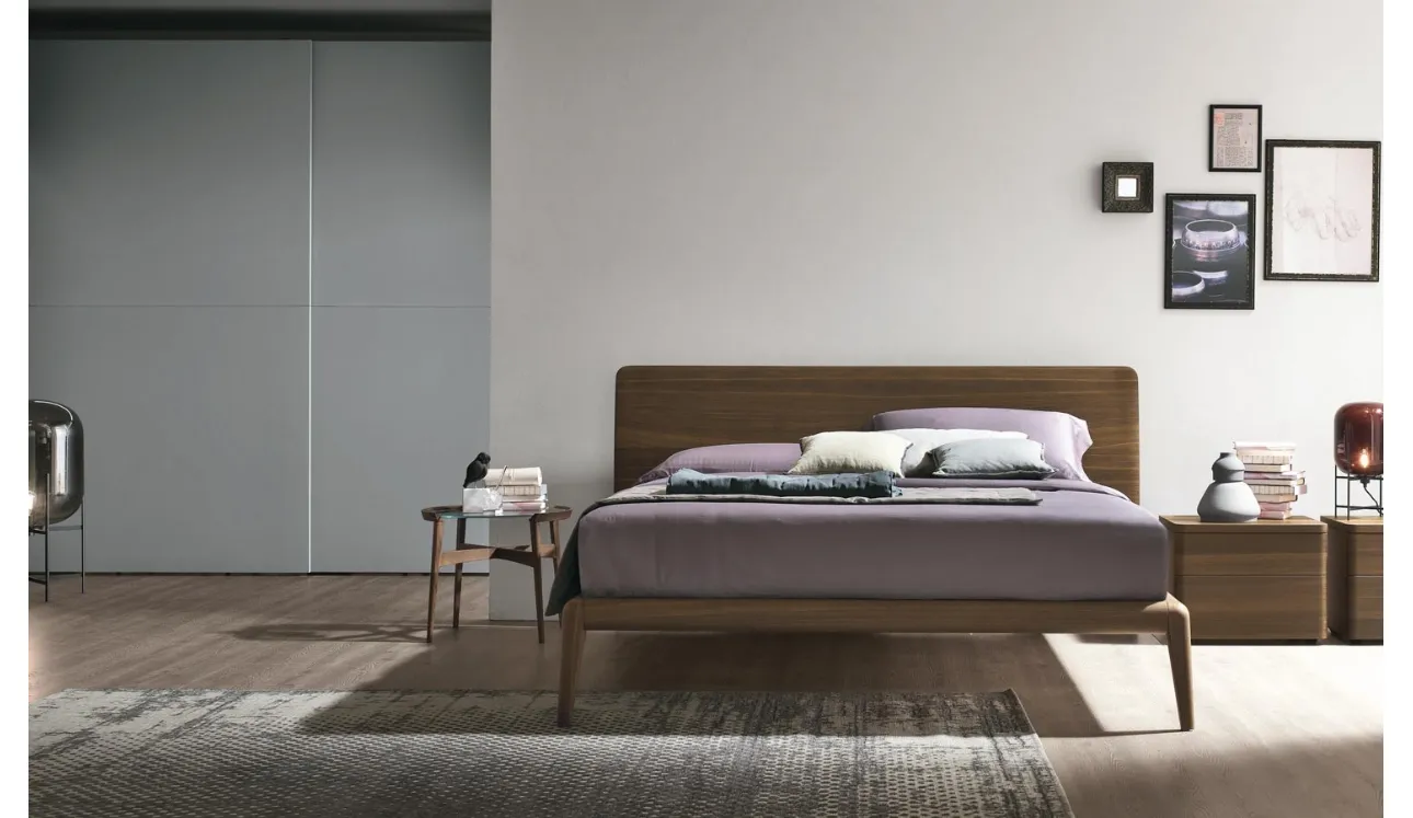 Letto Prado con testata in legno rovere termocotto di Tomasella