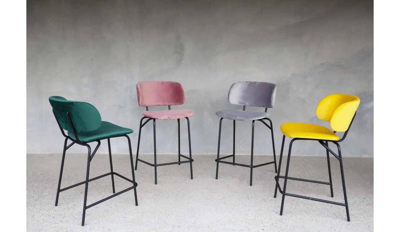 Sgabello Juliette Stool in velluto antimacchia con struttura in metallo verniciato nero di La Seggiola