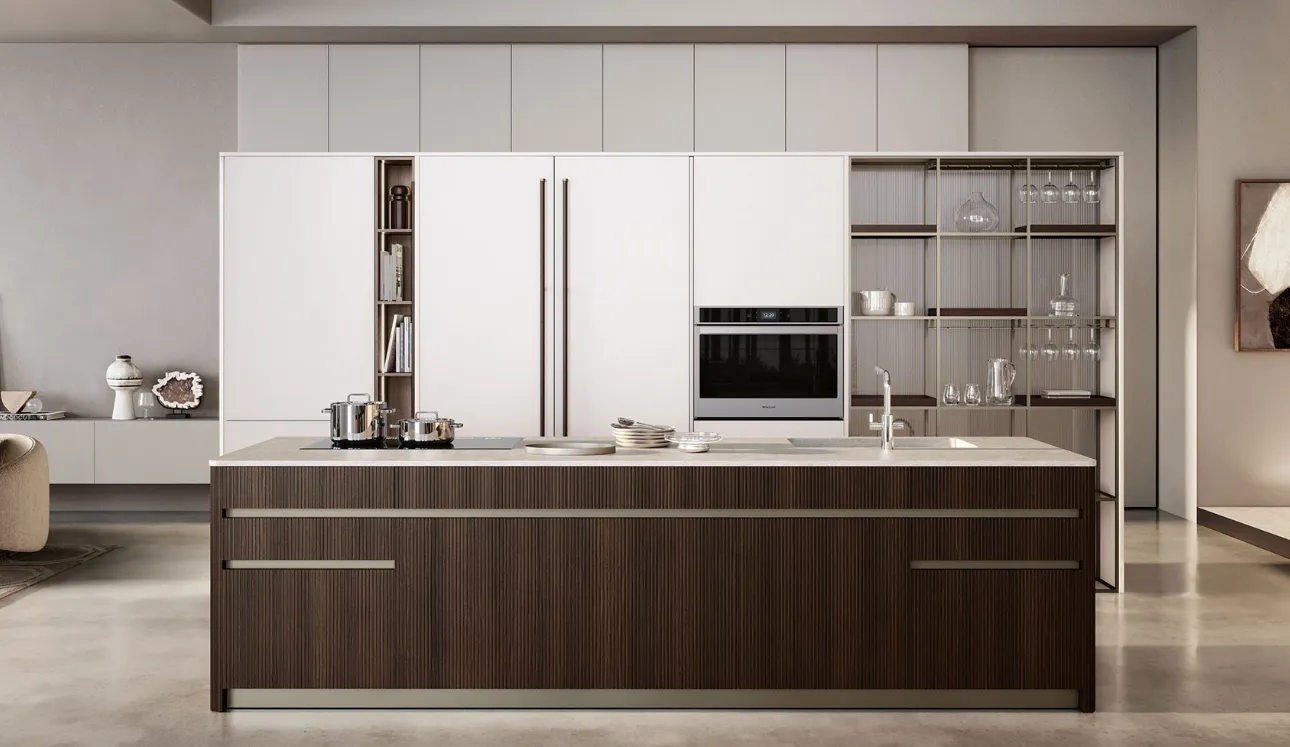 Cucina Moderna con isola Iconica 03 in Rovere Scuro Canneté e Bianco Perla di Veneta Cucine